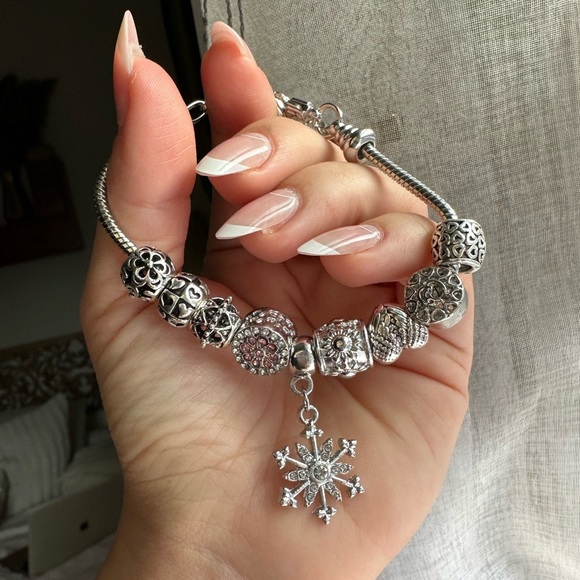 BRAND NEW Silver Holiday Charm Bracelet with 9 slide on artisan beads - Picture 10 of 13